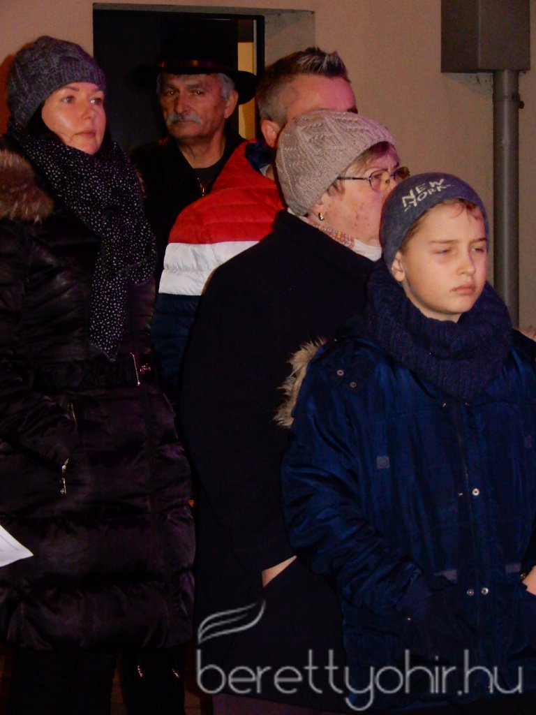 Fellobbant a szeretet lángja is 13